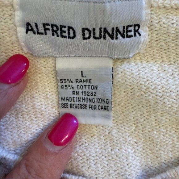 Vintage Women’s L White Button Cardigan Embroidered Knitting Sewing Cottagecore - Picture 3 of 11